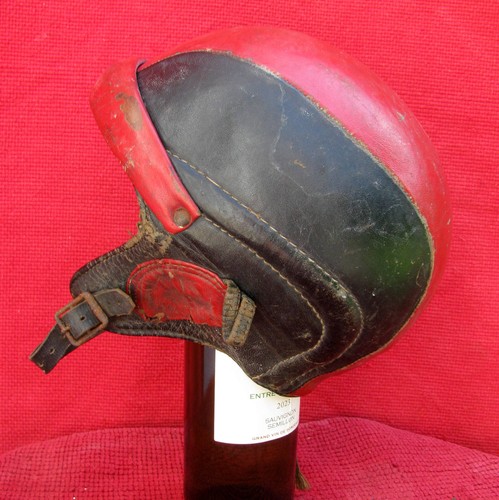 Moto casque ancien - ancien, saint