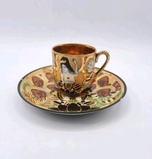 Tasse et sous-tasse en porcelaine de Satsuma à décor traditionnel Japon XXème