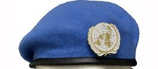 VERITABLE BERET COMMANDO BLEU ONU TAILLE 57 AVEC INSIGNE NATIONS UNIES NEUF
