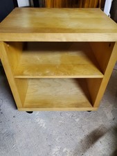 table de nuit à roulettes