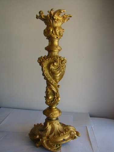 Sompteux important pied - et,