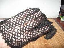 ancienne paire de gants  noirs genre filet crochet  BE