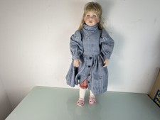 Poupée d'artiste poupée en