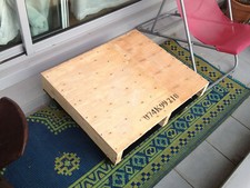 Table basse palette bois numerotee à roulette deco by Doobi