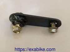 patte de fixation du pot pour Daelim 125 Daystar  de 2007 a 2016