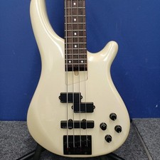 Guitare basse électrique