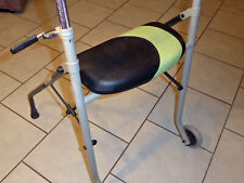 CHARENTE MARITIME -Déambulateur ROLLATOR : 2 roues 2 patins, p.poids max. 130kgs
