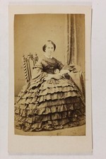 Femme avec la Crinoline c1860