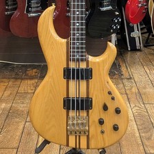 Guitare basse électrique Aria