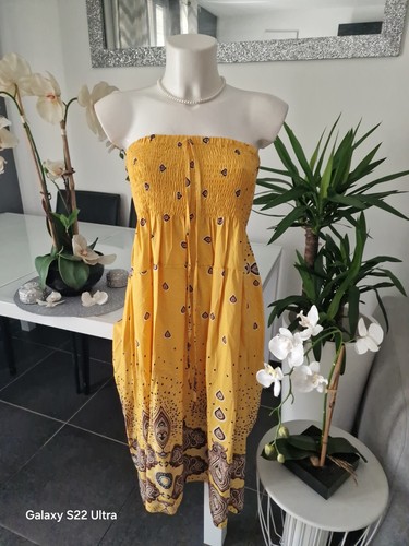 Une robe longue bustier - robe,