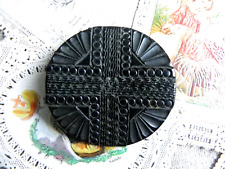 ANCIENNE BROCHE DE DEUIL EN MATIÈRE PLASTIQUE