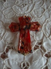 pendentif croix en pâte de verre de Murano