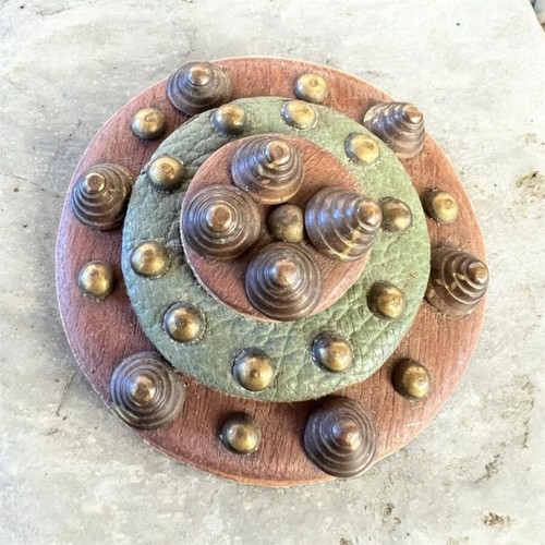 Broche art deco clip cuir - art,