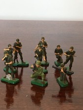 STARLUX ancien   9 soldats 2 ième guerre mondiale - 3 cm