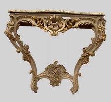 Console sculptée de style