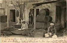 CPA AK TUNISIA TUNISIE Fabricants de Couffins (748405)