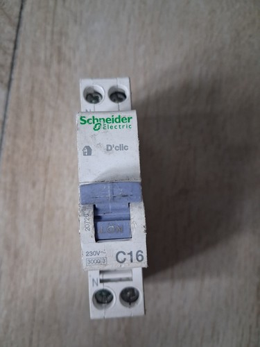 Disjoncteur schneider c16 - disjoncteur,