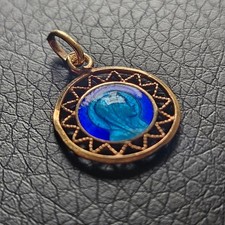 Médaillon ajouré émaillé filigrane plaqué or ancien qualité vintage religion