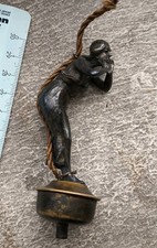 Sonnette de service en bronze avec interrupteur . Femme Appelant .Art Déco.