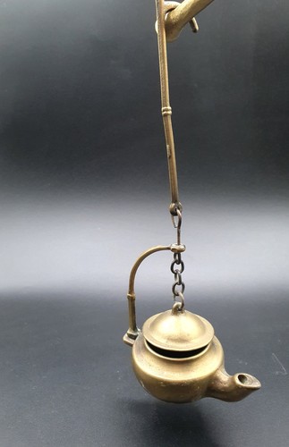 Ancienne lampe huile bronze - à,