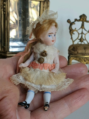 Ancienne poupée mignonette