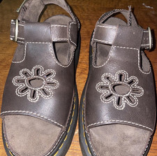 Dr. Martens Women's dunnet