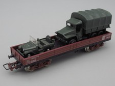 Wagon plat SNCF avec camion et