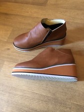 Bottines courtes en cuir synthétique fauve compensées neuves P 36