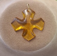 Baccarat pendentif, croix en cristal jaune, bélière or, parfait état Ref E503