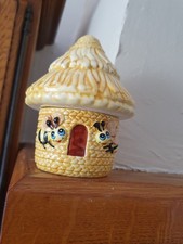 Pot. A Miel En Forme De  Ruche