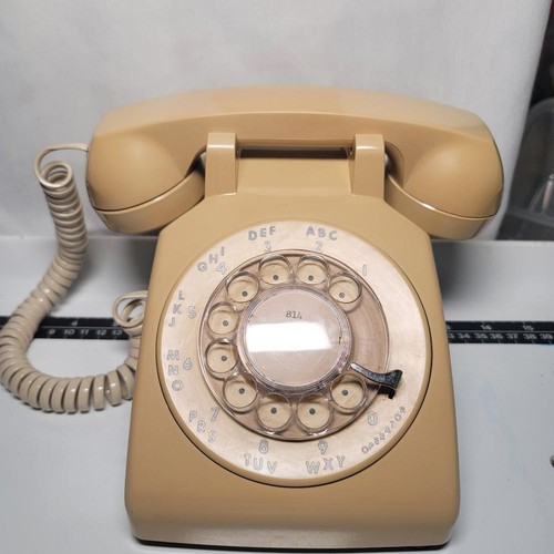 Vtg itt beige rotary - vtg.,