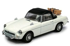 Voiture vintage MGB blanche