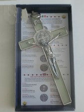 10.004.11 Crucifix Croix Saint Benoît Phosphorescent Fluorescent 20 CM