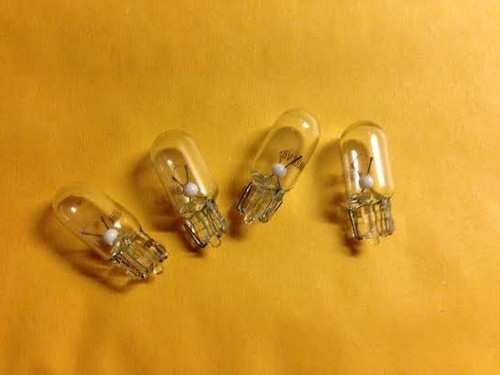 Wedge base lamps - base, akai