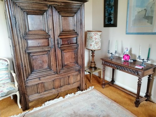 Armoire type médiévale - armoire,