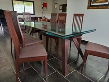 Elégante table de salle à manger Roche et Bobois, plateau en verre et pieds bois