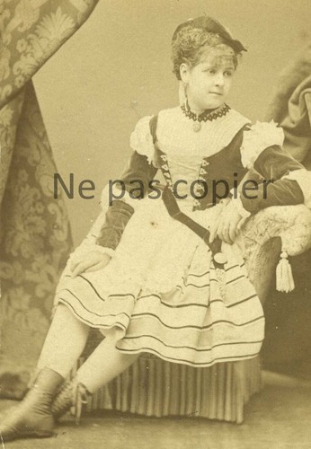 Une comedienne par pierre - comedienne,