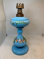 ANCIENNE LAMPE A PETROLE EN OPALINE
