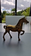 Sculpture cheval trait en - trait,