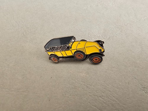 Pin auto car voiture - pin's,