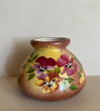 Petit vase porcelaine E