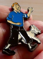 RARE BIG PIN'S TINTIN ET MILOU FOND NOIR 5.00 CM DE HAUT