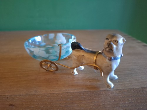 Baguier chien carlin - , en