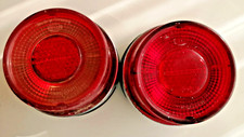 deux anciens feux arrière de voiture automobile marque Hella n°13378 A4789 13378