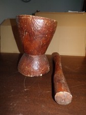 Mortier et pilon de très grande taille en bois ( 32 cm haut mortier 51 cm pilon)