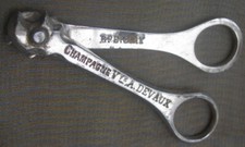 ancien COUPE MUSELET CISEAU à CHAMPAGNE Vve A DEVAUX EPERNAY