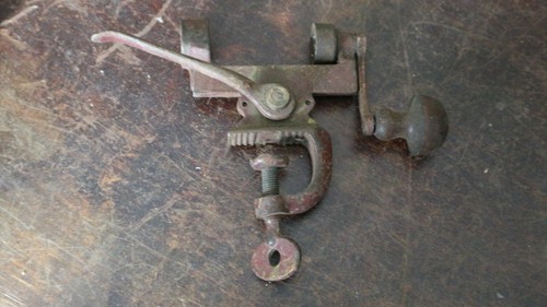 Ancien sertisseur levier - sertisseur, a