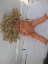 poupée Bella vintage 48 cm   - blonde au yeux bleus QUI S'OUVRENT et se ferment