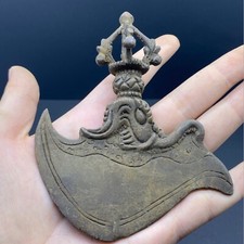 Très rare hache romaine ancienne unique en bronze excellente et rare avec bornes