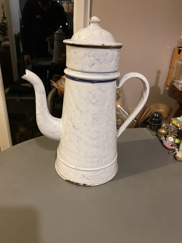 Ancienne cafetière tôle - en,